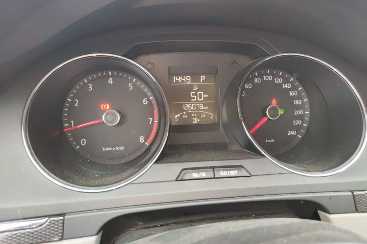 Used Volkswagen Bora 2013 1.6L Automatic Fashion Model Odometer Close Up