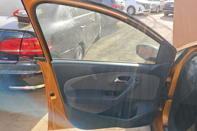 Used Volkswagen Polo 2014 1.6L Cross Polo Automatic