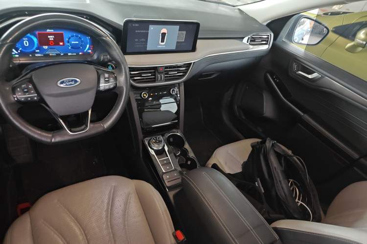 Used Ford Escape 2020 EcoBoost 245 Four-Wheel Drive Luxury Edition
