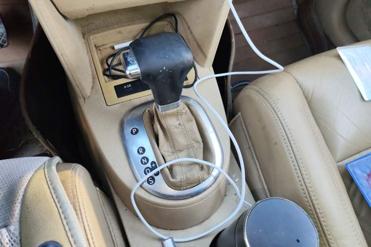 Used Volkswagen Touran 2008 1.8T ZhiZun Edition Automatic 5-Seater Gear Lever