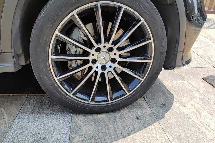 Used Mercedes-Benz GLC Coupe AMG 2017 AMG GLC 43 4MATIC Coupe SUV Right Front Wheel Hub