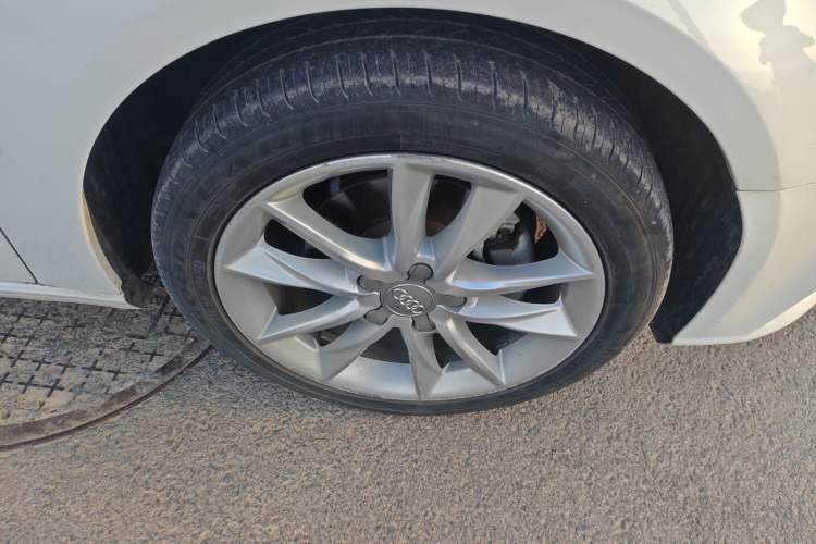 Used Audi A3 2018 30th Anniversary Edition Sportback 35 TFSI Ambition Model Right Front Wheel Hub