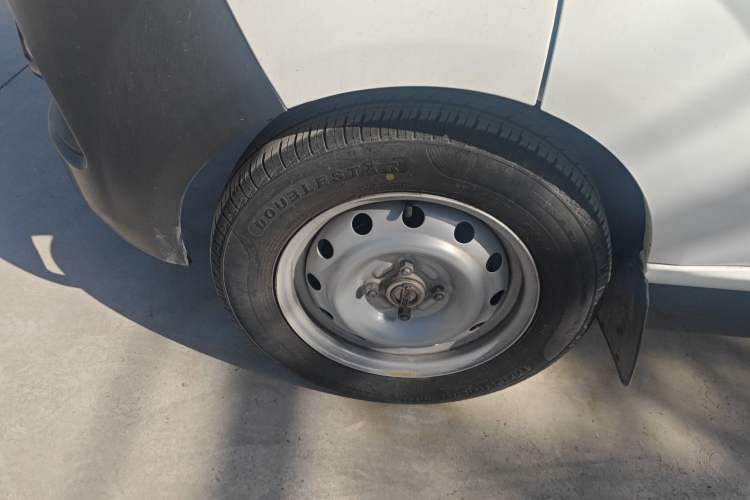 Used Jinbei Hiace X30 2023 1.5L Super-Enjoyment Van 2/5 Seats Non-Air-Conditioned Version SWC15M Left Front Wheel Hub