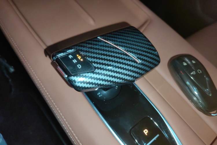 Used CHANGAN UNI-Z New Energy 2024 Blue Whale Smart Electric iDD 125km Beyond Edition Gear Lever