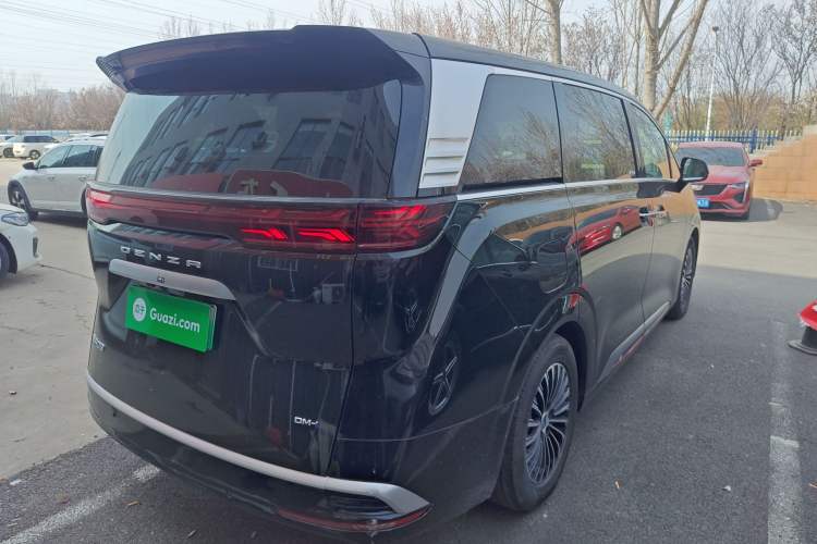 Used Denza D9 2022 DM-i 1040 Prestige Model