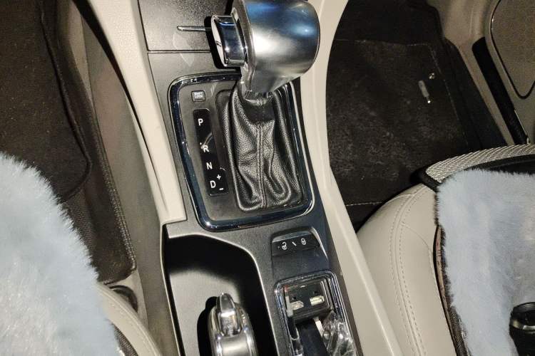 Used Geely Auto Emgrand 2014 Sedan 1.5L CVT Elite Model
