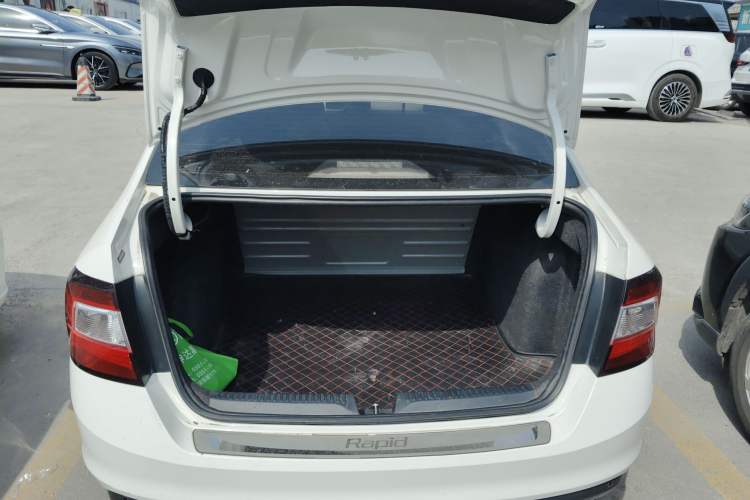 Used Skoda Rapid 2018 1.6L Automatic Comfort Edition
