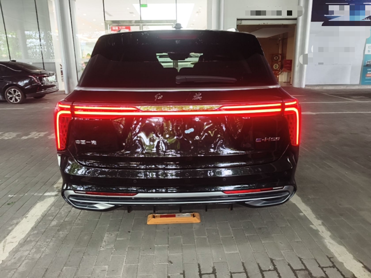 Hongqi E-HS9 2022 660 km Range Flagway Edition Six Seats — снимка 5