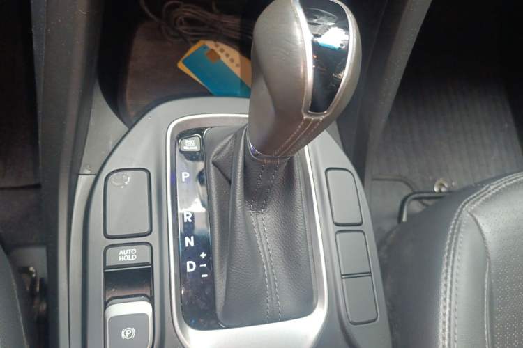 Used Hyundai Santa Fe 2013 2.4L Automatic Two-Wheel Drive Smart Version Gear Lever