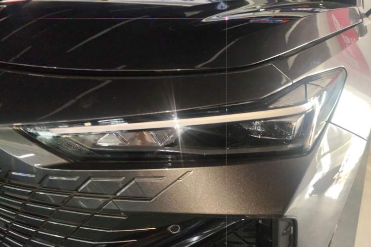 Used CHANGAN UNI-V 2022 1.5T Sport Edition
