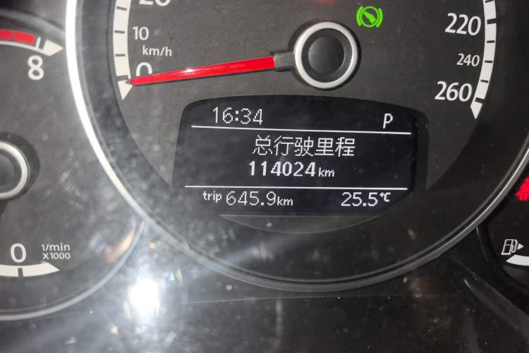 Used Volkswagen Beetle 2015 180TSI model Odometer Close Up