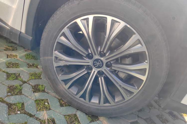 Used BYD Song Pro New Energy 2022 DM-i 110km Flagship Pro Model Right Front Wheel Hub