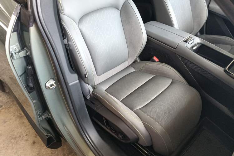 Used Lynk & Co 08 EM-P 2023 220km All-Wheel-Drive Performance Halo