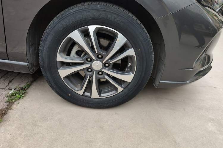 Used CHANGAN Eado 2021 PLUS Blue Whale NE 1.4T GDI DCT Prestige Model Right Front Wheel Hub