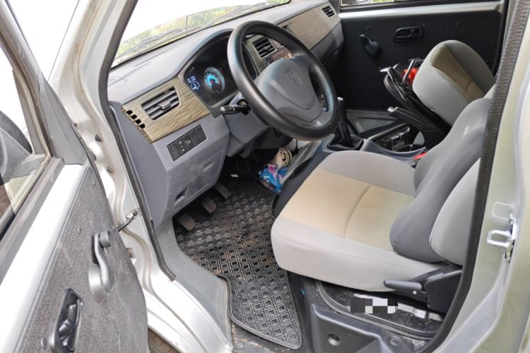 Used Jinbei Hiace X30 2023 1.5L Super-Comfortable Passenger Van 5/6/7-Seater Non-Air-Conditioned Version Model SWC15M
