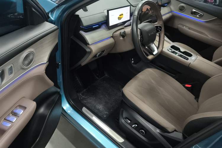 Used Chery Tiggo 8 PLUS C-DM 2025 1.5T 116 km Prestige Version 5 Seats Driver Seat