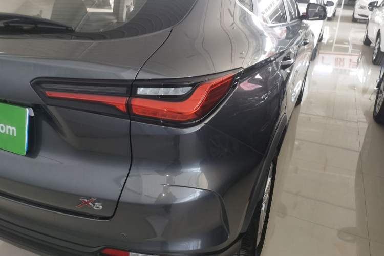 Used CHANGAN OSHAN X5 2021 1.6L CVT Luxury Version Exterior 3