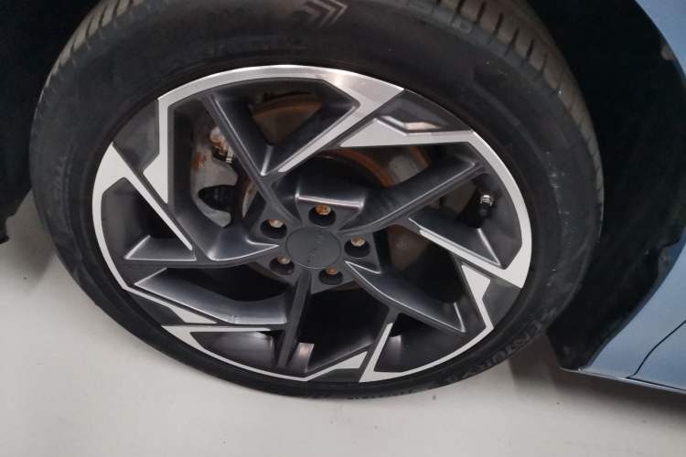 Used AION S Plus 2023 80 Tech Edition Ternary Lithium Left Front Wheel Hub