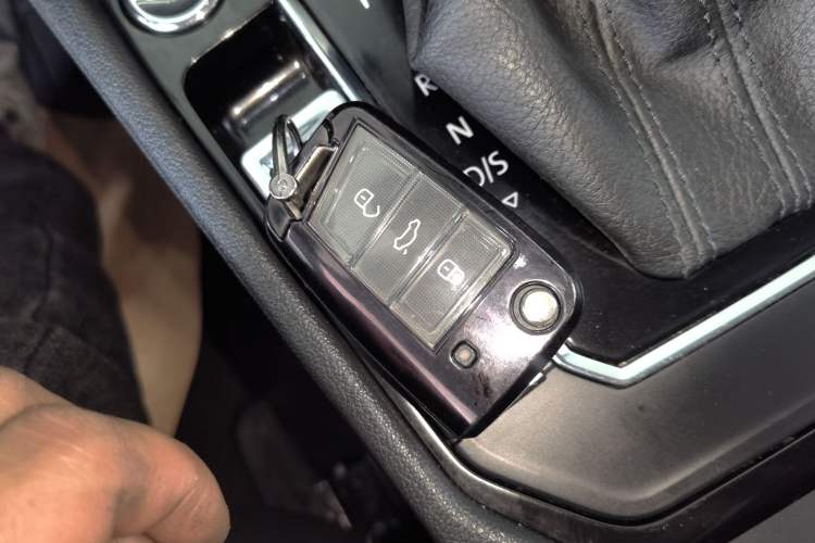 Used Volkswagen Lamando 2021 Facelift 280TSI DSG Comfort Edition (Manual Air Conditioning) Vehicle Key