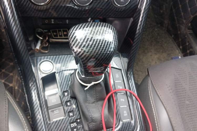 Used Volkswagen Tiguan L 2019 330TSI Automatic Two-Wheel Drive R-Line Flagship Model China VI Standard
