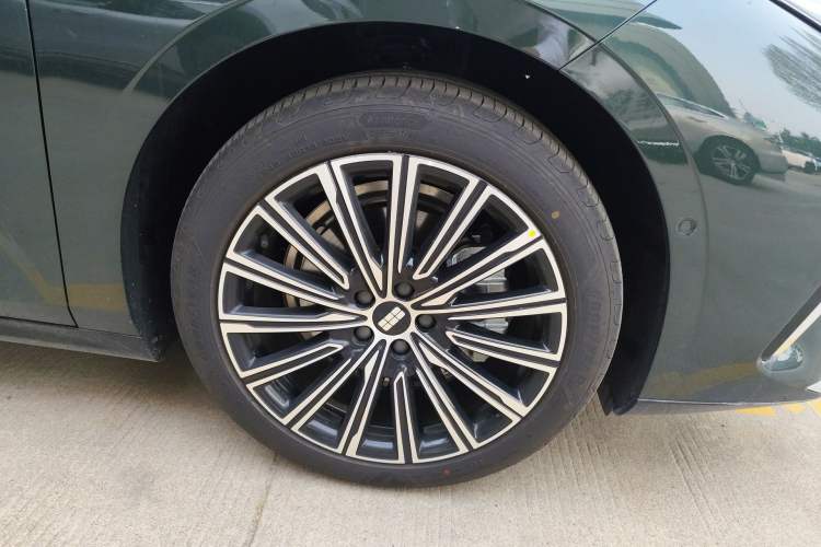 Used Geely Galaxy 8 2025 130km EM-P Starship Edition Right Front Wheel Hub