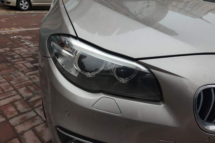 Used BMW 5 Series 2017 525Li Luxury Design Package Right Front Headlight