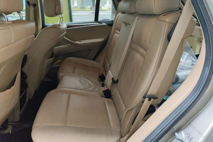 Used BMW X5 2011 xDrive35i Luxury Model
