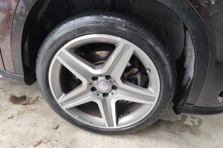 Used Mercedes-Benz GLA 2015 GLA 260 4MATIC Sport Edition Right Front Wheel Hub