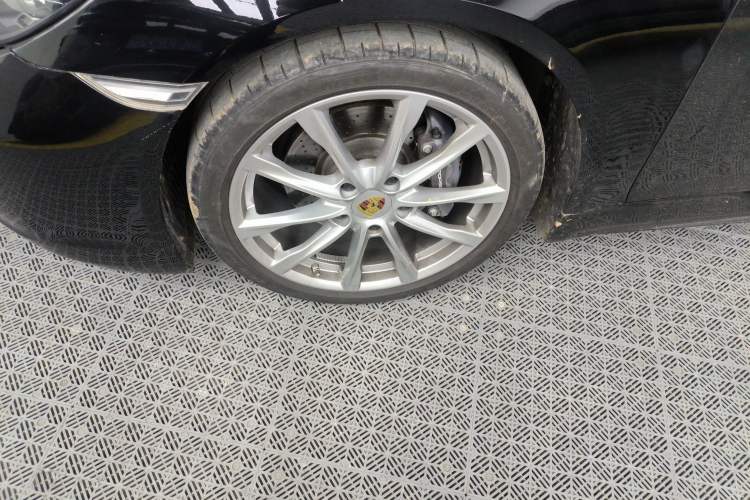 Used Porsche 718 2022 Cayman 2.0T Left Front Wheel Hub