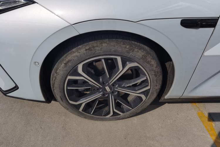 Used Geely Galaxy E8 2025 700 km Long-Range Intelligent Driving Version