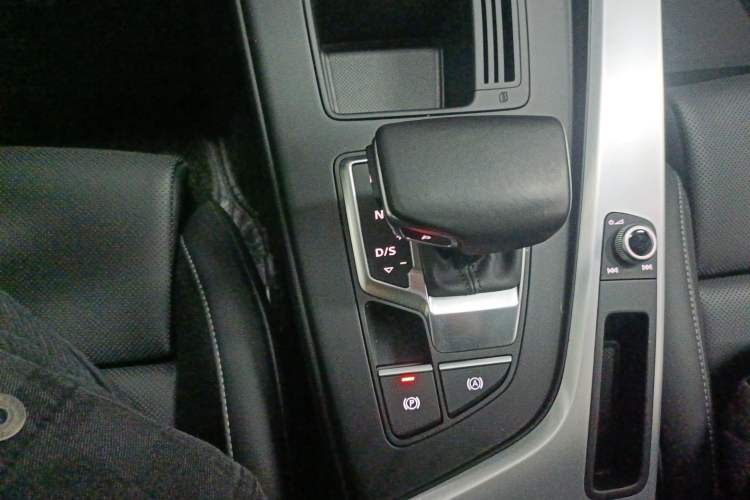 Used Audi A4L 2024 40 TFSI Fashion Dynamic Model Gear Lever