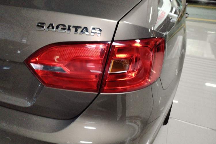 Used Volkswagen Sagitar 2014 Revised Version 1.6L Automatic Leading Edition Right Rear Taillight