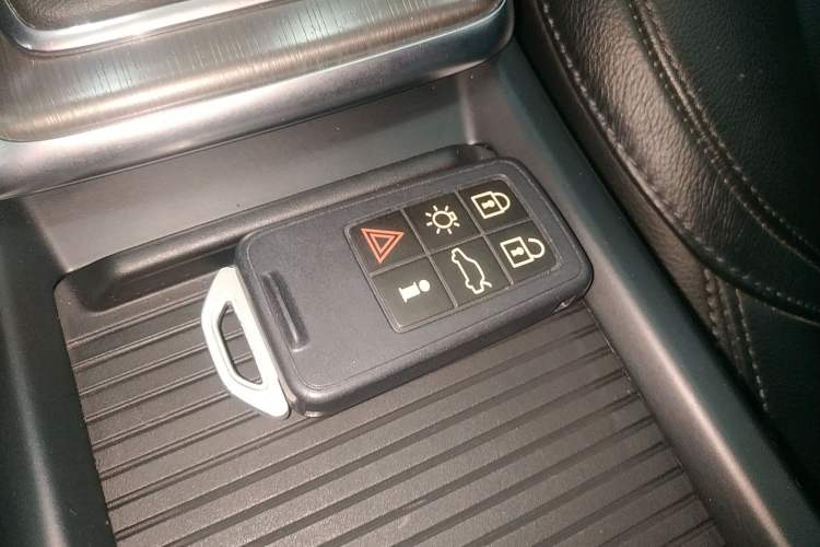 Used Volvo V40 2015 1.6T Zhiya Edition
