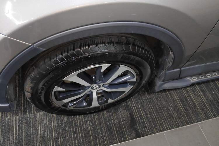 Used Toyota RAV4 2019 2.0L CVT Two-Wheel Drive Luxury Version China VI Standard
