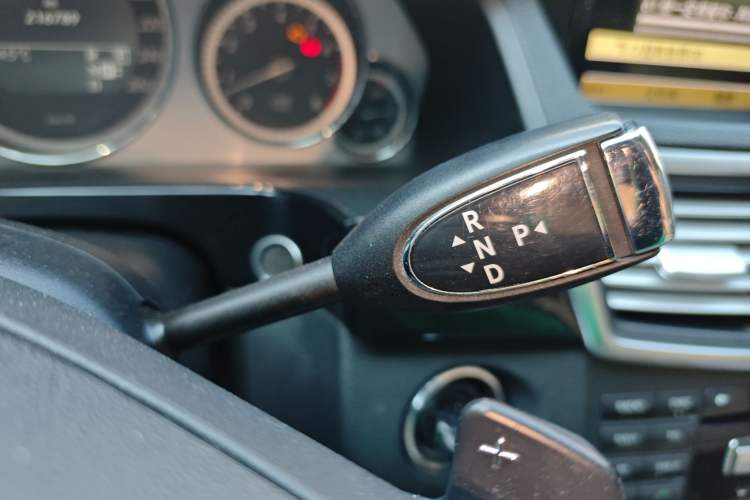 Used Mercedes-Benz E-Class 2010 E 300 L Fashion Model