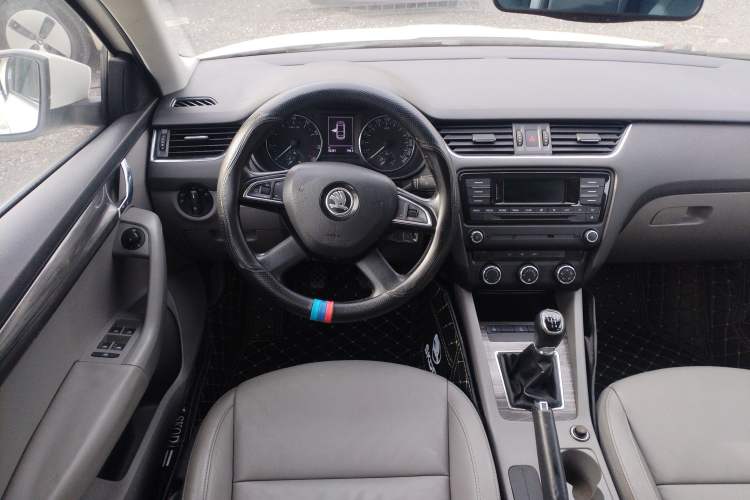 Used Skoda Octavia 2015 1.6L Manual Yijun Edition Steering Wheel