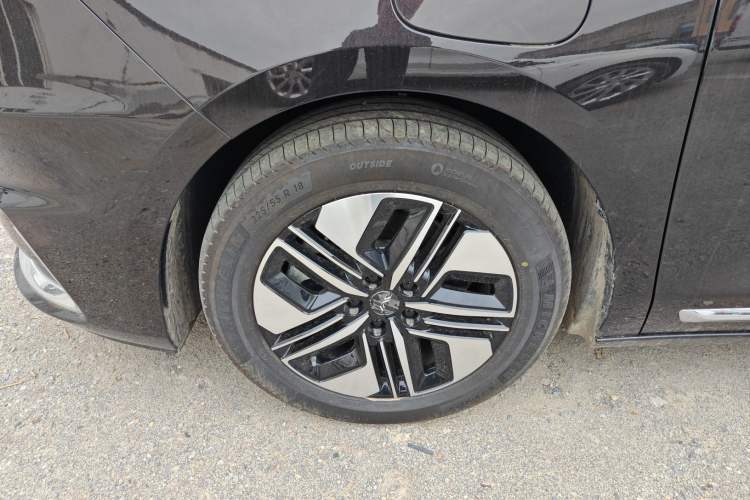 Used JAC Refine RF8 PHEV 2024 Zhiling Edition 1.5T 150KM Flagship Model – Lithium Iron Phosphate
