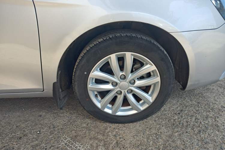 Used Geely Auto Classic Emgrand 2013 Sedan 1.5L Manual Elite Model Right Front Wheel Hub