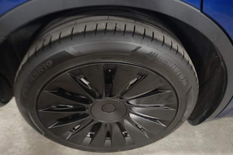 Used Tesla Model Y 2022 Rear-Wheel-Drive Version Right Rear Wheel Hub