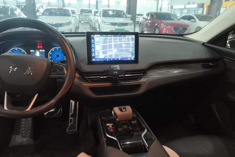 Used Hongqi E-QM5 2022 431 km Charge & Enjoy Edition Audio And AC Panel