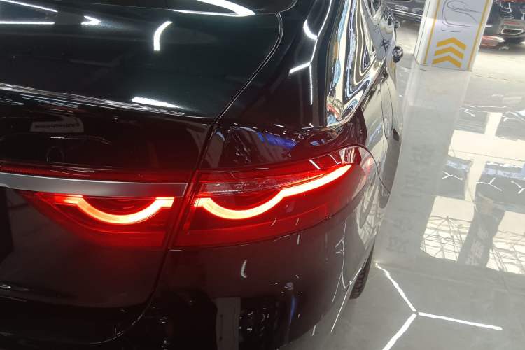 Used Jaguar XFL 2024 2.0T P250 Two-Wheel Drive Prestige Luxury Edition Right Rear Taillight