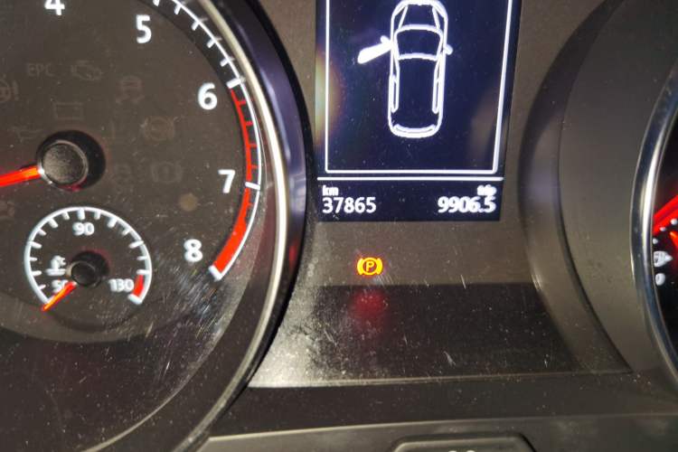 Used Volkswagen Golf Sportsvan 2016 230TSI Automatic Luxury Version Odometer Close Up