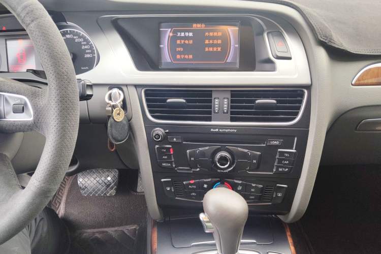 Used Audi A4L 2012 2.0 TFSI automatic Comfort trim level