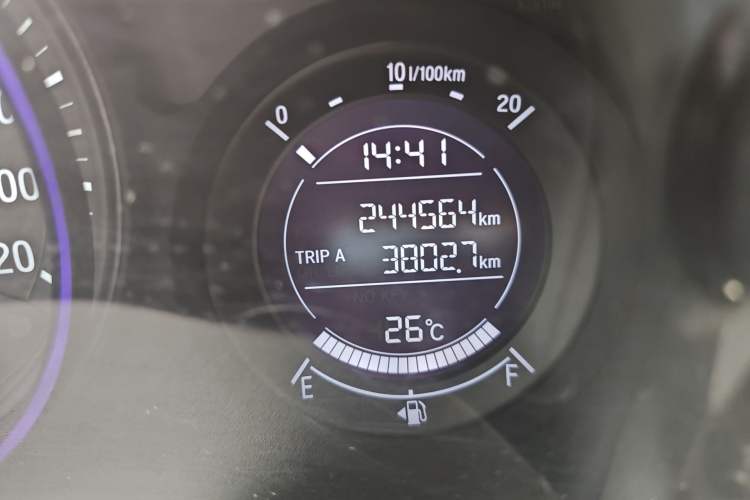 Used Honda Vezel 2017 1.5L CVT 2WD Comfort Model Odometer Close Up