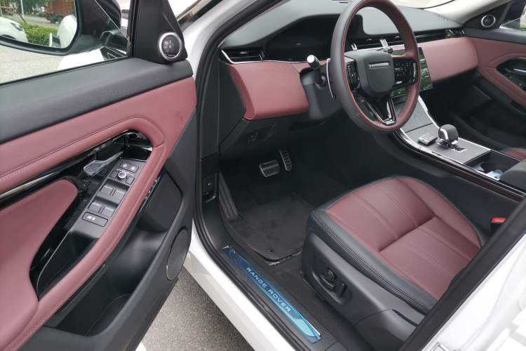 Used Land Rover Range Evoque 2024 Aurora L 249 PS Prestige Light-Chasing Edition Driver Seat