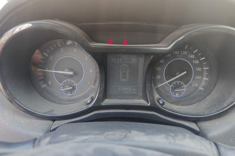 Used JMC Yusheng S350 2013 2.0T Manual Two-Wheel Drive Gasoline Ultra-Luxury 5-Seater
