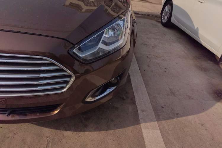 Used Ford Escort 2015 1.5L Automatic Fashion Model
