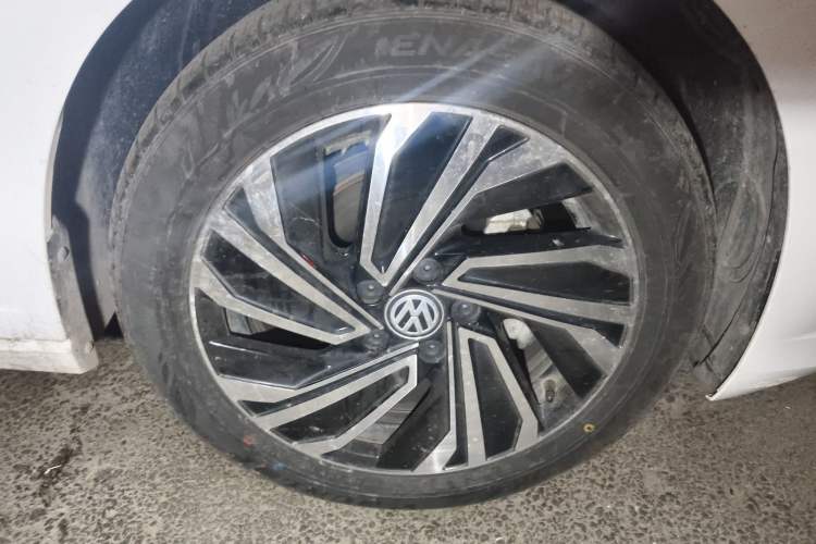 Used Volkswagen Sagitar 2021 280TSI DSG Excellence Edition Right Front Wheel Hub
