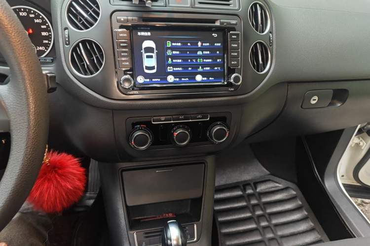 Used Volkswagen Tiguan 2015 1.8TSI Automatic Two-Wheel Drive Trend Edition Audio And AC Panel