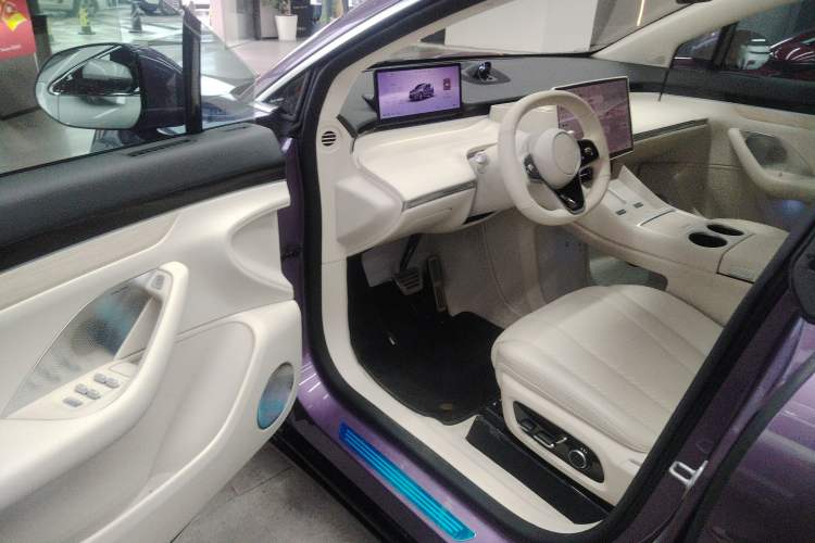 Used Hima Luxeed R7 2024 All-Electric 802 km Max Driver Seat